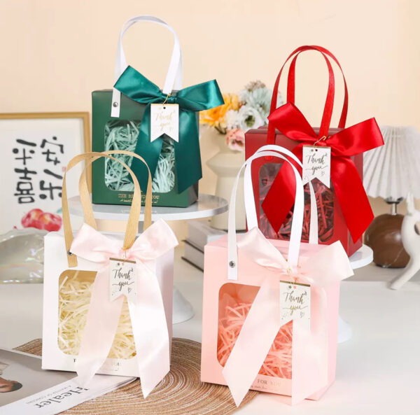See through paper bag (doesn’t come with ribbon & shredded paper) 15x8x17cm
