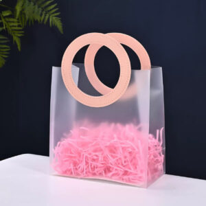 See through gift bag 20x23x10cm (doesn’t come with shredded paper)