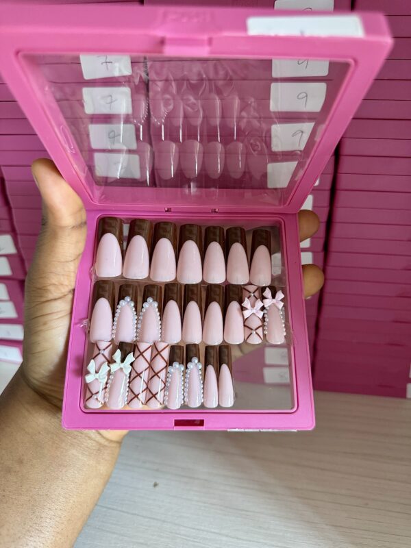 P1 (24 Press on on nail tips & installation kit)