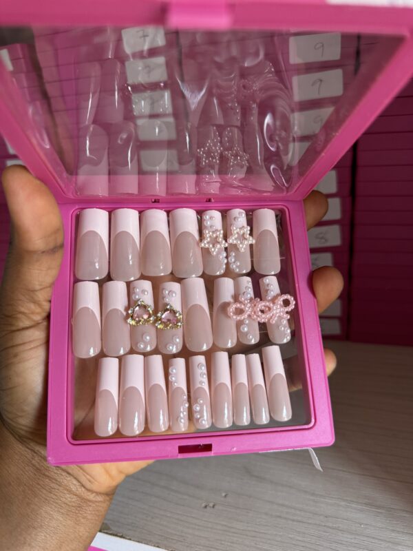 P2 (24 Press on on nail tips & installation kit)