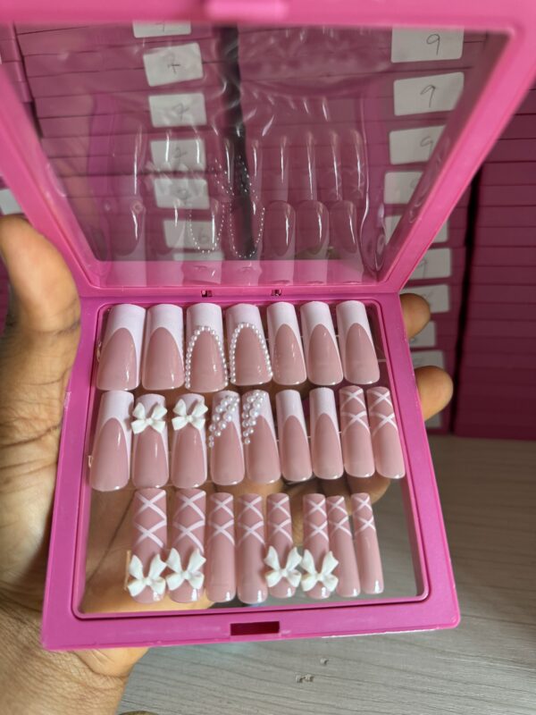 P6 (24 Press on on nail tips & installation kit)