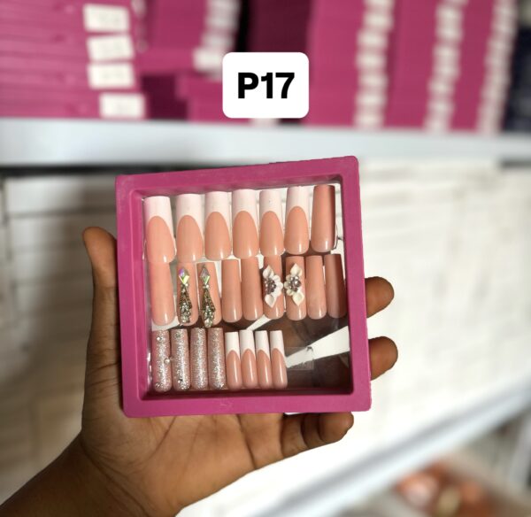 P17 (24 Press on on nail tips & installation kit)