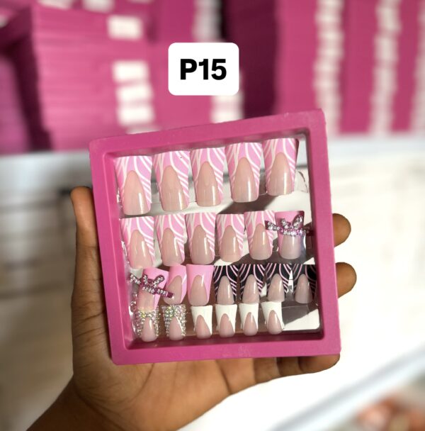 P15 (24 Press on on nail tips & installation kit)