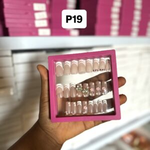 P19 (24 Press on on nail tips & installation kit)
