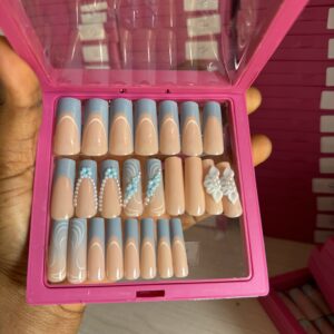 P10 (24 Press on on nail tips & installation kit)