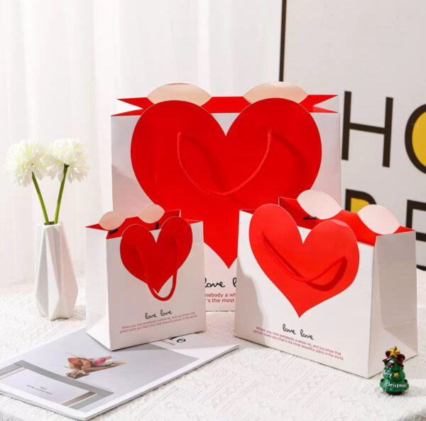 Xmas red & white heart paper bag