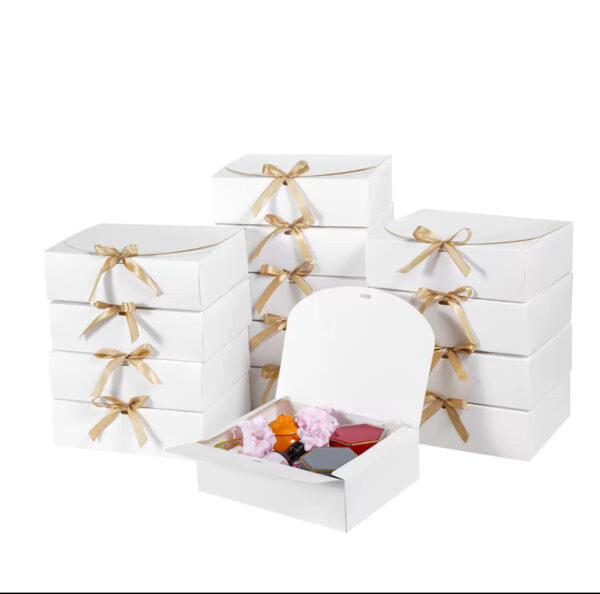 White & gold fancy gift box (20x20x10cm)